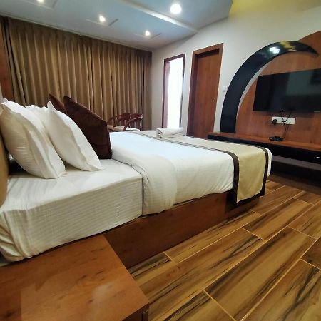 Hotel Royal City Siliguri Bagian luar foto