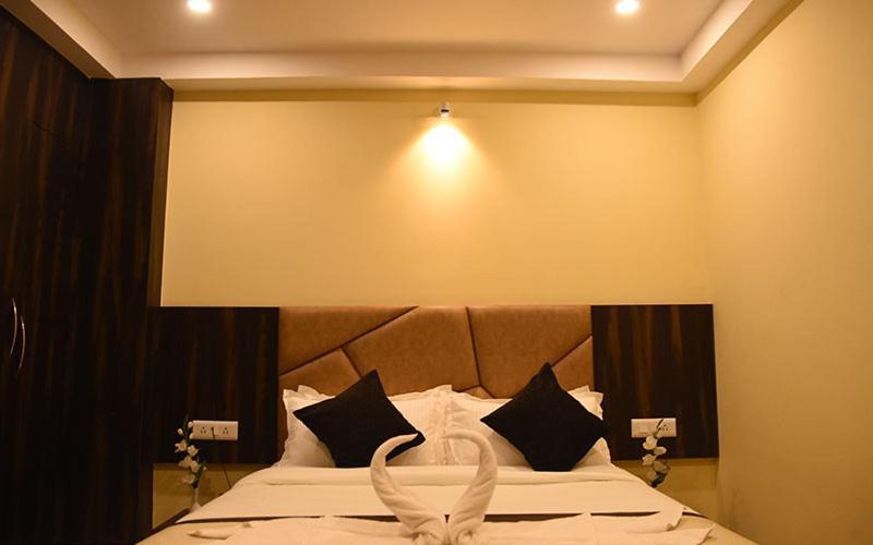 Hotel Royal City Siliguri Bagian luar foto