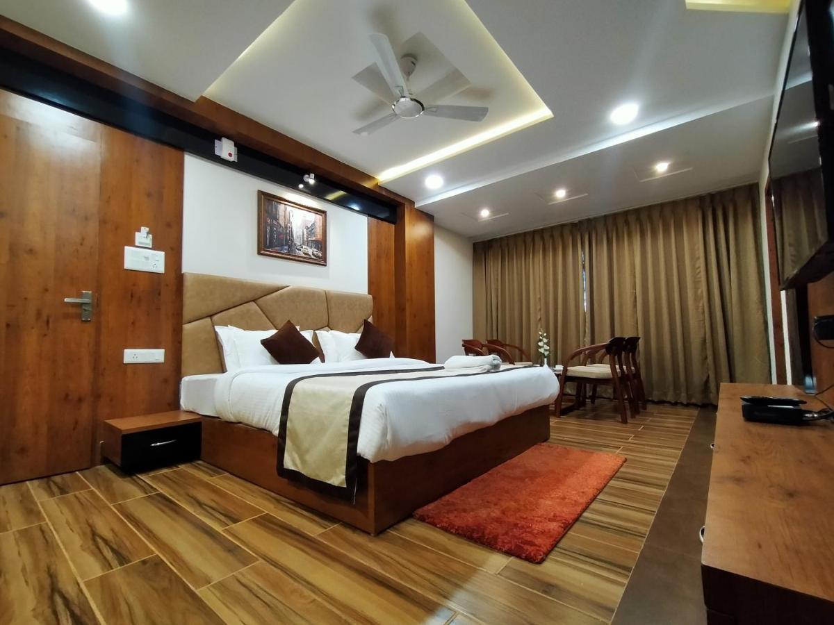 Hotel Royal City Siliguri Bagian luar foto