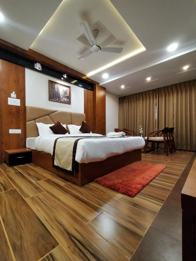 Hotel Royal City Siliguri Bagian luar foto