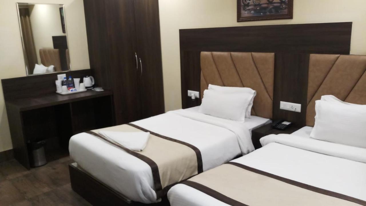 Hotel Royal City Siliguri Bagian luar foto