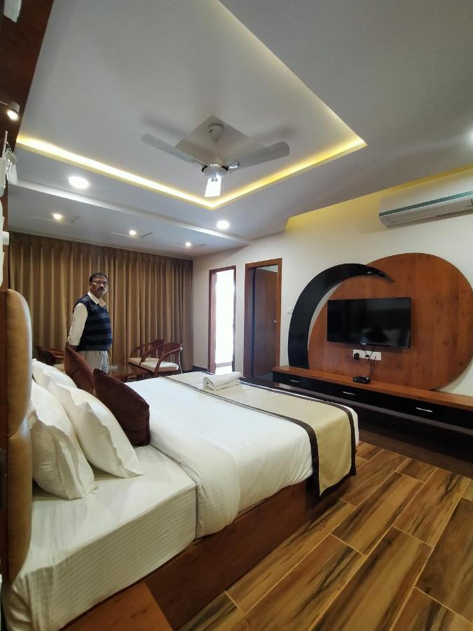 Hotel Royal City Siliguri Bagian luar foto