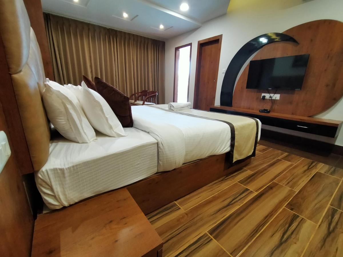 Hotel Royal City Siliguri Bagian luar foto