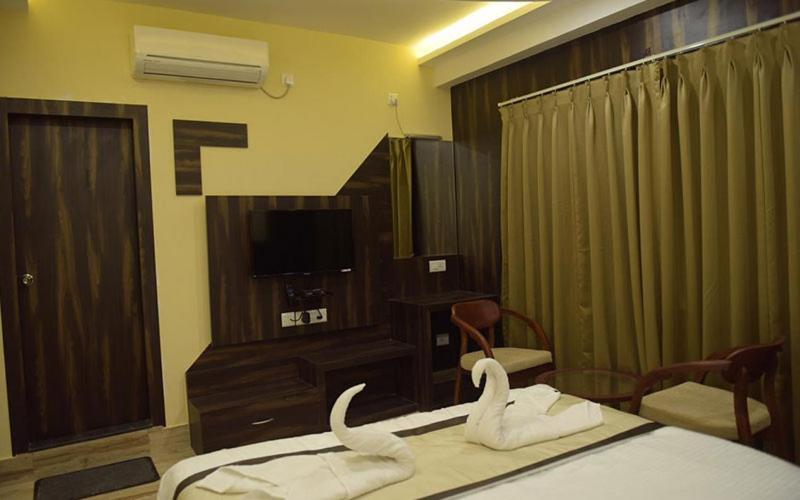 Hotel Royal City Siliguri Bagian luar foto