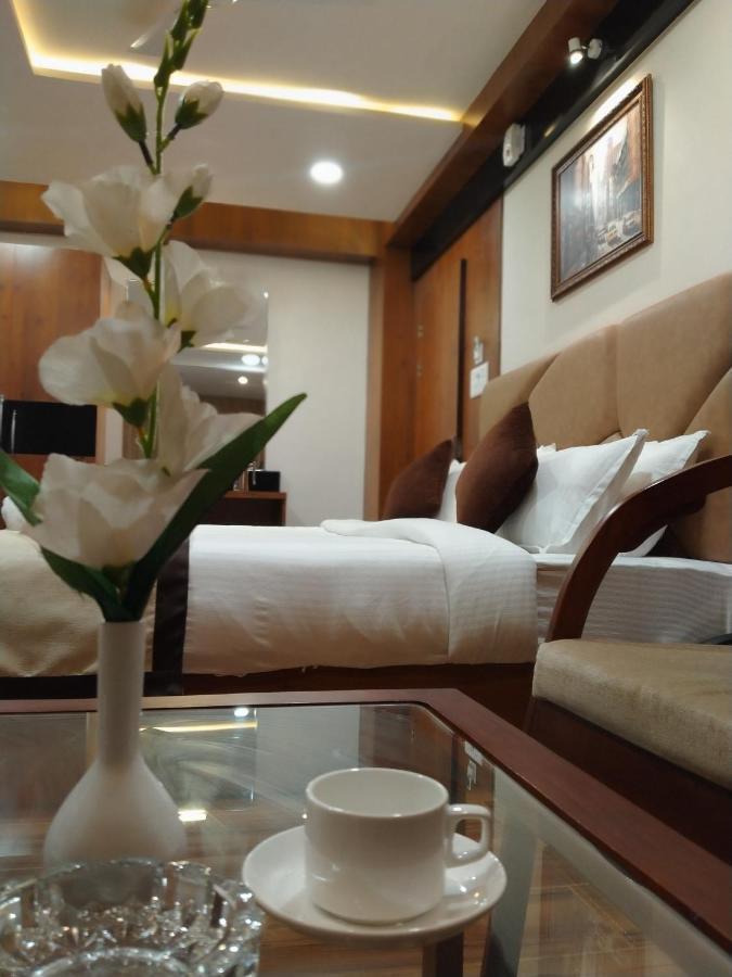 Hotel Royal City Siliguri Bagian luar foto