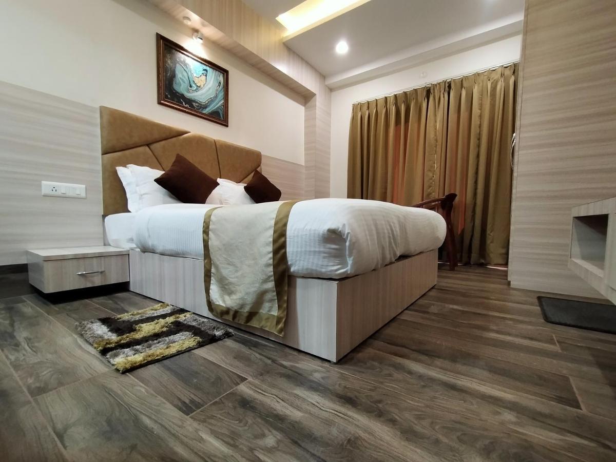 Hotel Royal City Siliguri Bagian luar foto