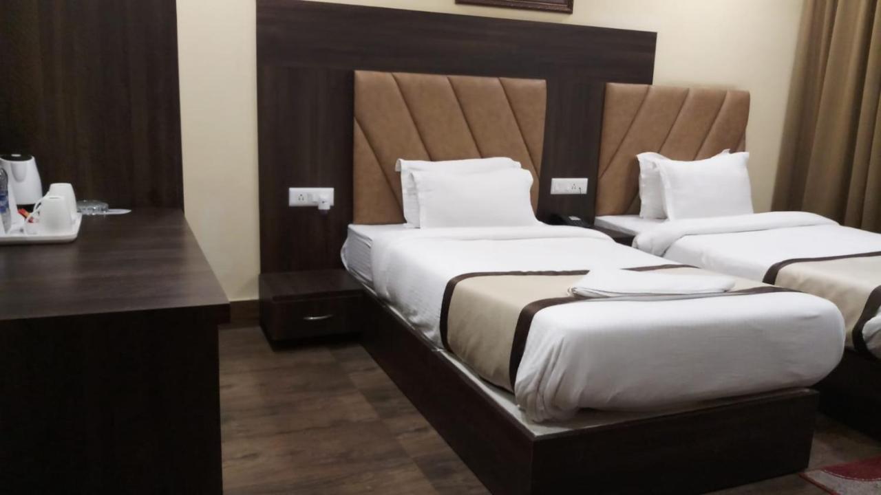 Hotel Royal City Siliguri Bagian luar foto