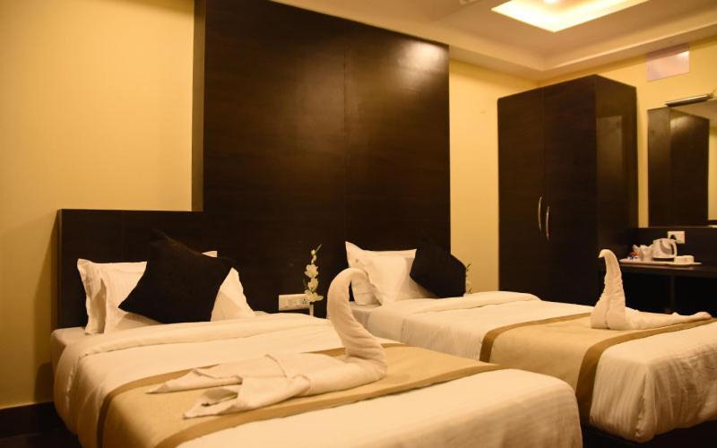 Hotel Royal City Siliguri Bagian luar foto