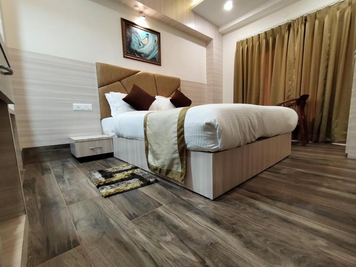 Hotel Royal City Siliguri Bagian luar foto